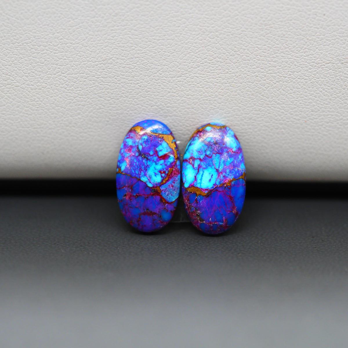 Stabilized Purple Mohave (Mojave) Turquoise oval cabochon pair 17x10x3mm 10.5ct - purple with blue Kingman turquoise nuggets - photo 4 - Pedra Gems.