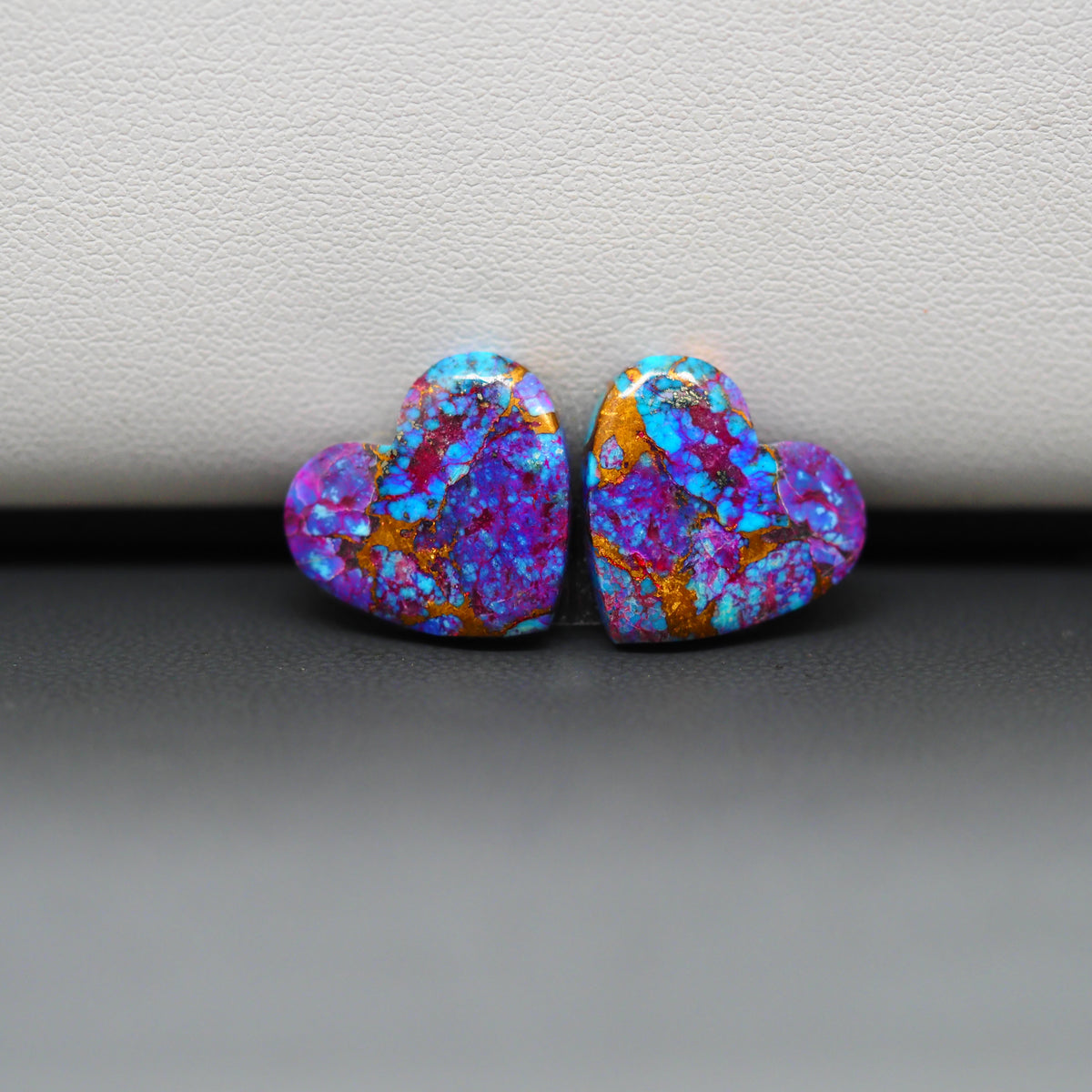 Stabilized Purple Mohave (Mojave) Turquoise heart cabochon pair 14x14x3mm 12.5ct - purple with blue Kingman turquoise nuggets - photo 4 - Pedra Gems.