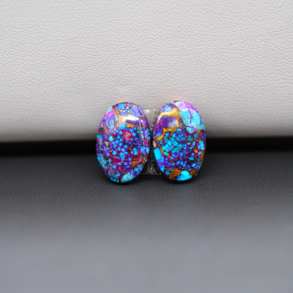 Stabilized Purple Mohave (Mojave) Turquoise oval cabochon pair 14x10x3mm 8.5ct - purple with blue Kingman turquoise nuggets - photo 4 - Pedra Gems.