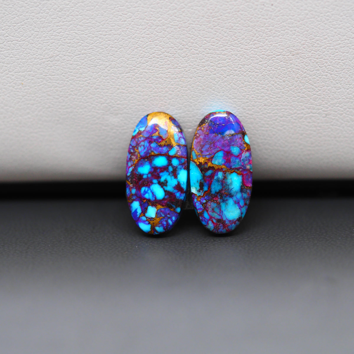 Stabilized Purple Mohave (Mojave) Turquoise oval cabochon pair 18x9x3mm 10.5ct - purple with blue Kingman turquoise nuggets - photo 4 - Pedra Gems.