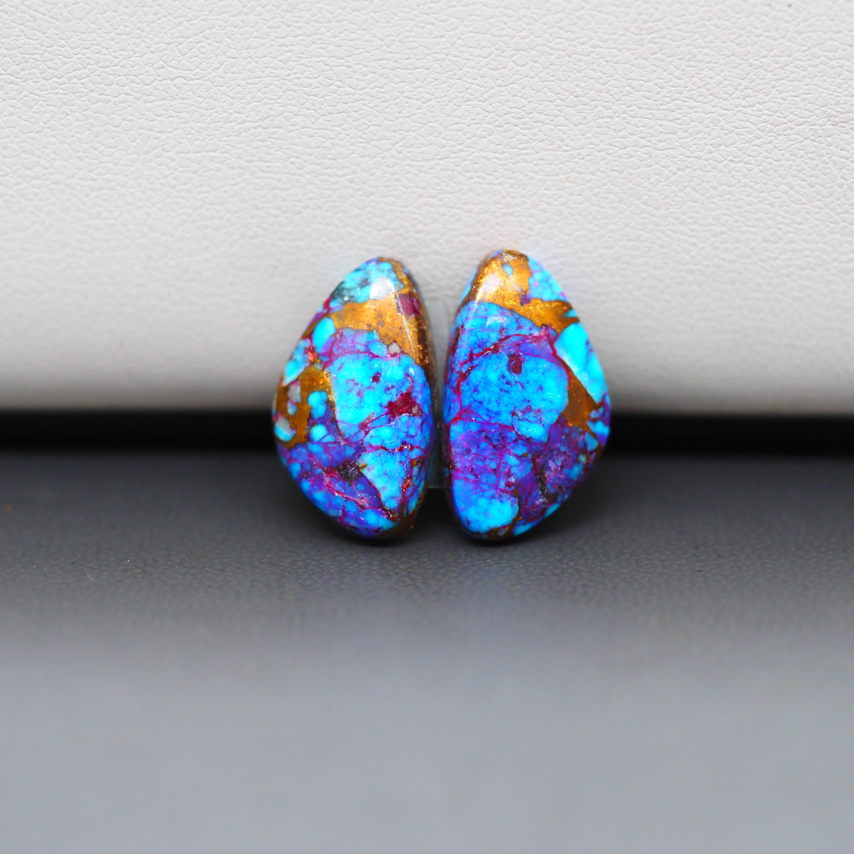 Stabilized Purple Mohave (Mojave) Turquoise freeform cabochon pair 18x11x4mm 13ct - purple with blue Kingman turquoise nuggets - photo 4 - Pedra Gems.
