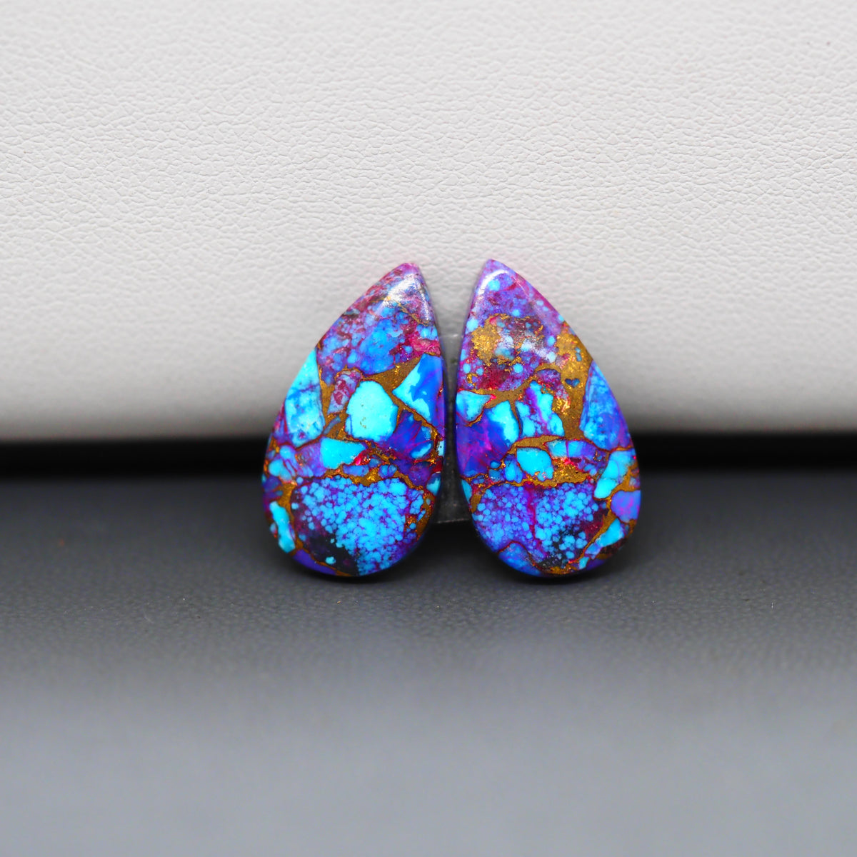 Stabilized Purple Mohave (Mojave) Turquoise pear cabochon pair 21x12x3mm 13.5ct - purple with blue Kingman turquoise nuggets - photo 4 - Pedra Gems.