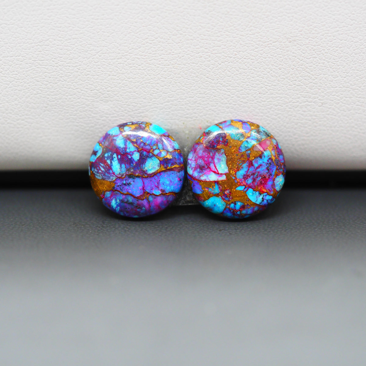Stabilized Purple Mohave (Mojave) Turquoise round cabochon pair 14x14x4mm 14ct - purple with blue Kingman turquoise nuggets - photo 4 - Pedra Gems.