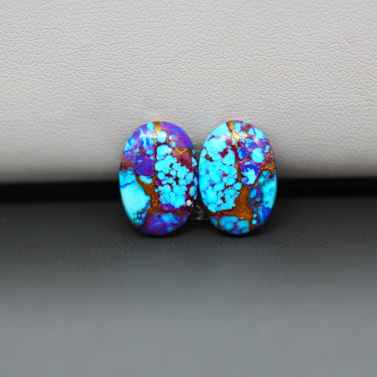 Stabilized Purple Mohave (Mojave) Turquoise oval cabochon pair 16x11x3mm 9.5ct - purple with blue Kingman turquoise nuggets - photo 4 - Pedra Gems.