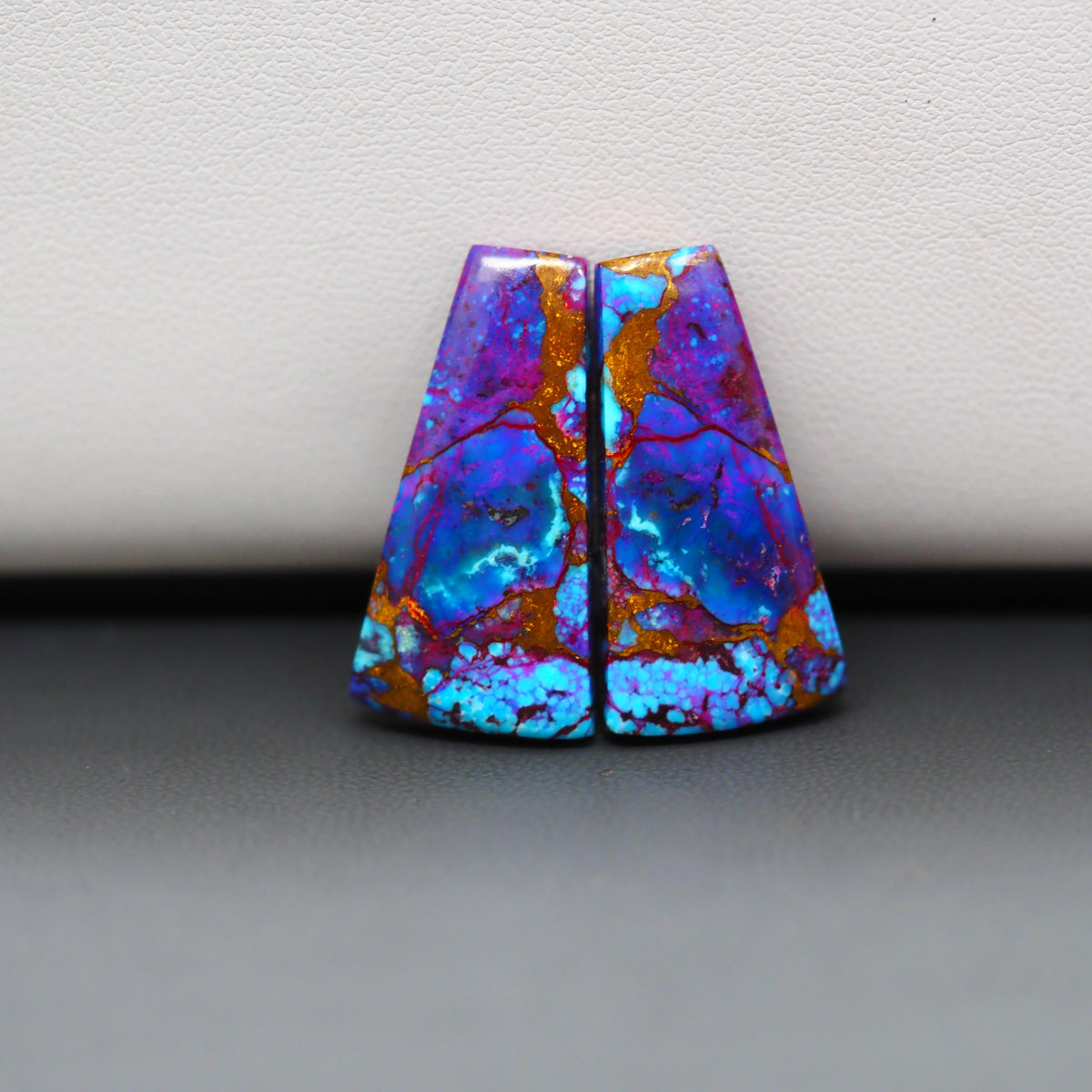 Stabilized Purple Mohave (Mojave) Turquoise trapezoid cabochon pair 26x14x4mm 16ct - purple with blue Kingman turquoise nuggets - photo 4 - Pedra Gems.
