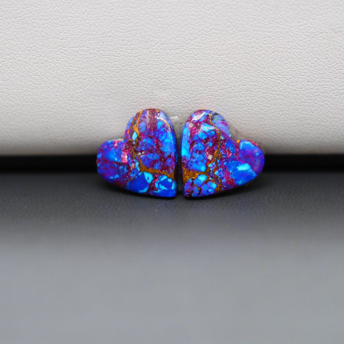 Stabilized Purple Mohave (Mojave) Turquoise heart cabochon pair 14x13x3mm 9.5ct - purple with blue Kingman turquoise nuggets - photo 4 - Pedra Gems.