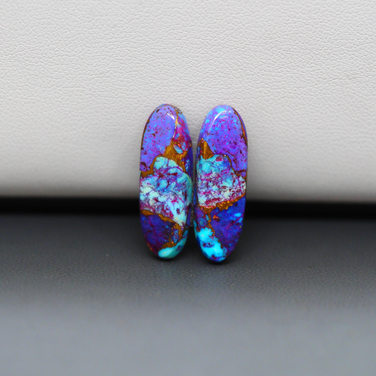 Stabilized Purple Mohave (Mojave) Turquoise oval cabochon pair 22x8x3mm 12.5ct - purple with blue Kingman turquoise nuggets - photo 4 - Pedra Gems.