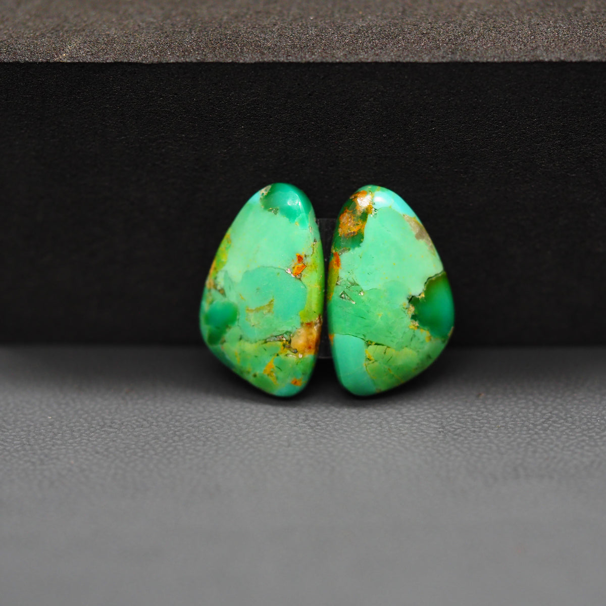 Mohave Mojave turquoise composite pair 18x11x3mm 11ct freeform cabochon Kingman - photo 2