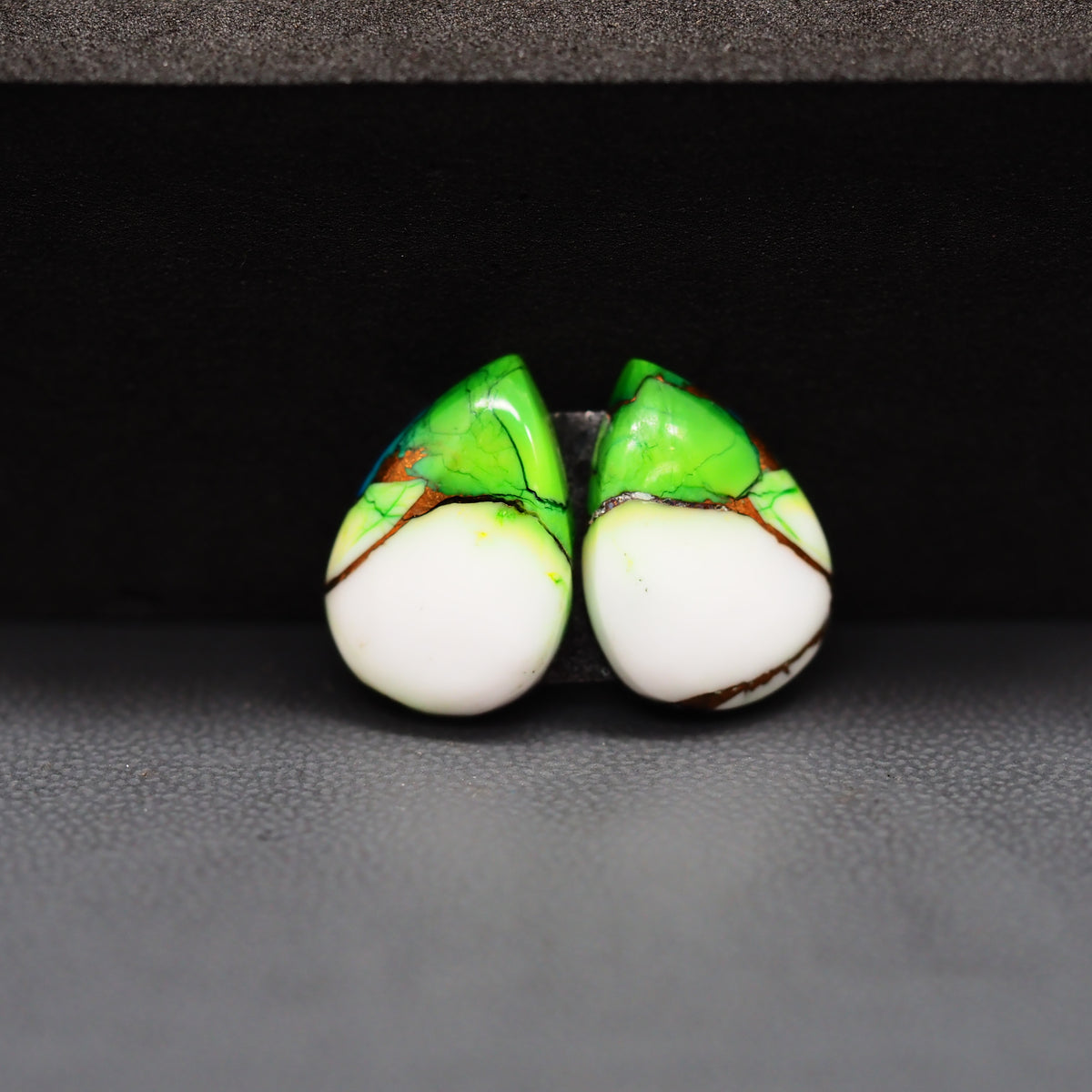 Peacock Dahlia composite pair 16x11x3mm 12ct pear cabochon - photo 4