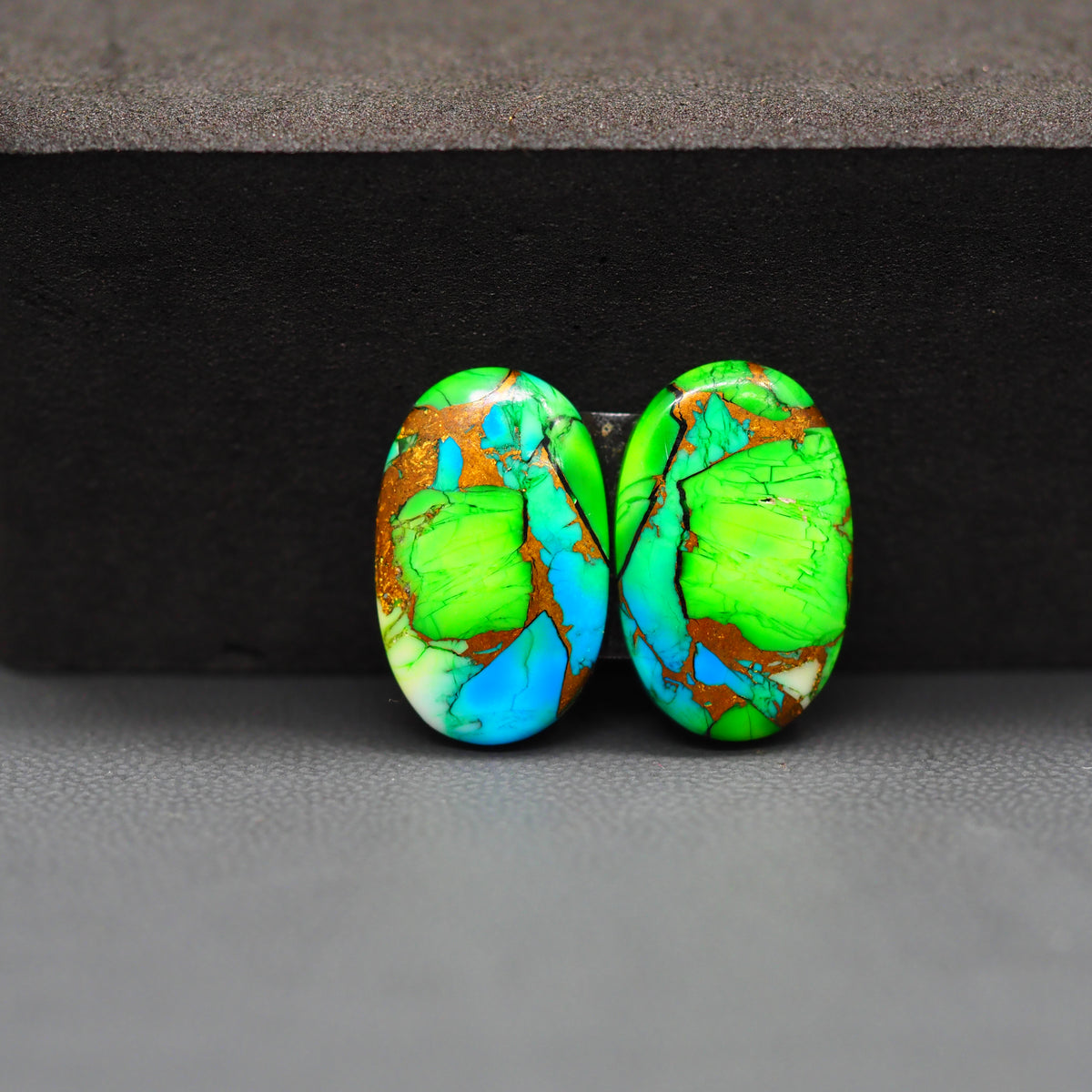Peacock Dahlia composite pair 19x12x3mm 13.5ct oval cabochon - photo 4