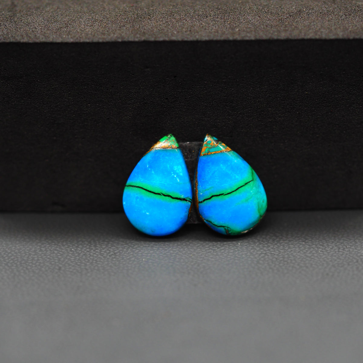 Peacock Dahlia composite pair 14x10x3mm 7.5ct pear cabochon - photo 4