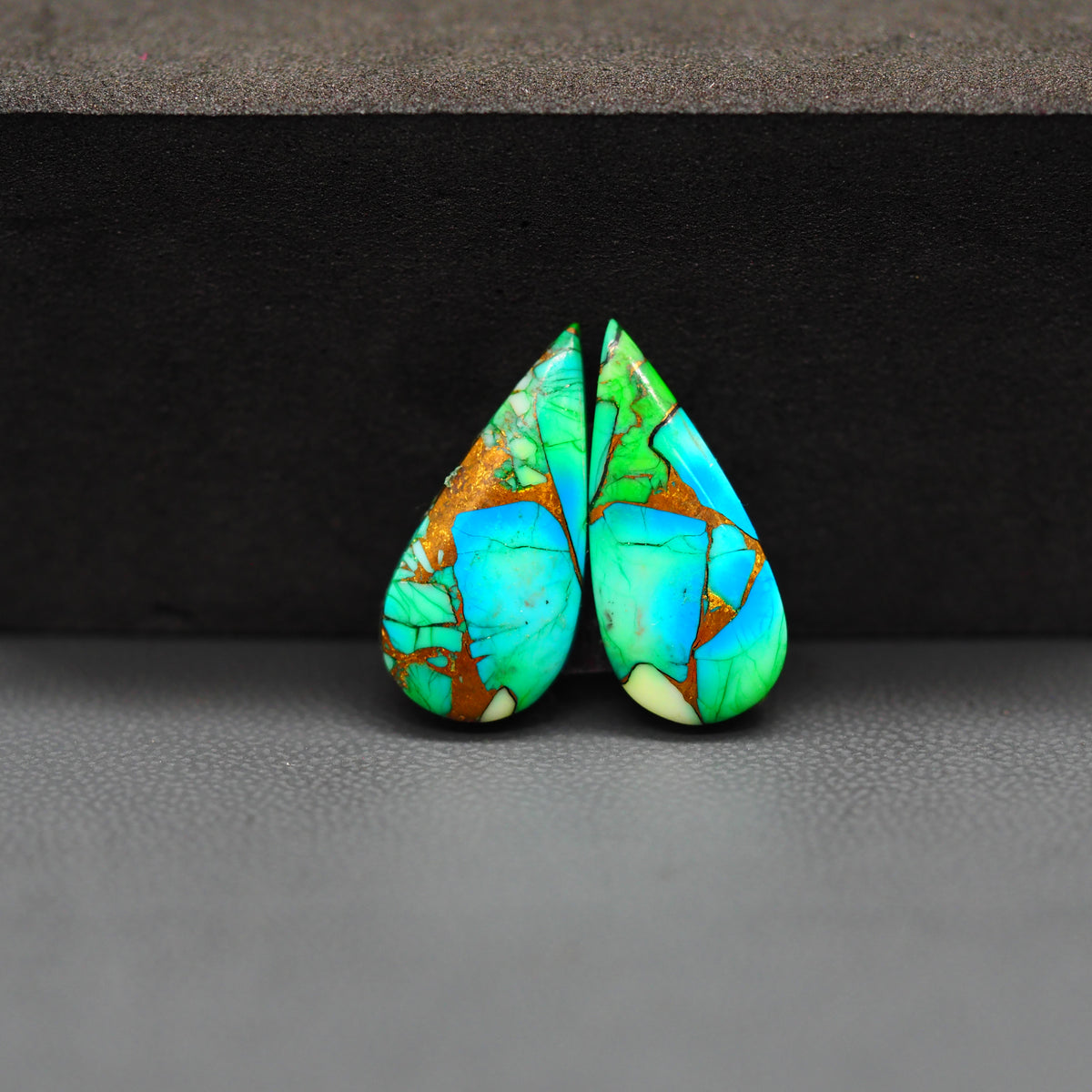 Peacock Dahlia composite pair 20x10x3mm 11ct pear cabochon - photo 4