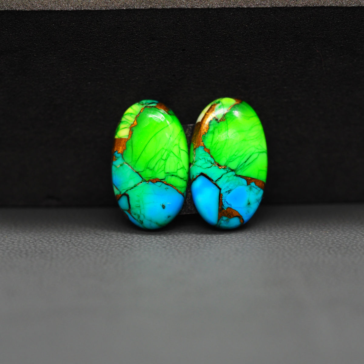 Peacock Dahlia composite pair 17x10x3mm 10.5ct oval cabochon - photo 4