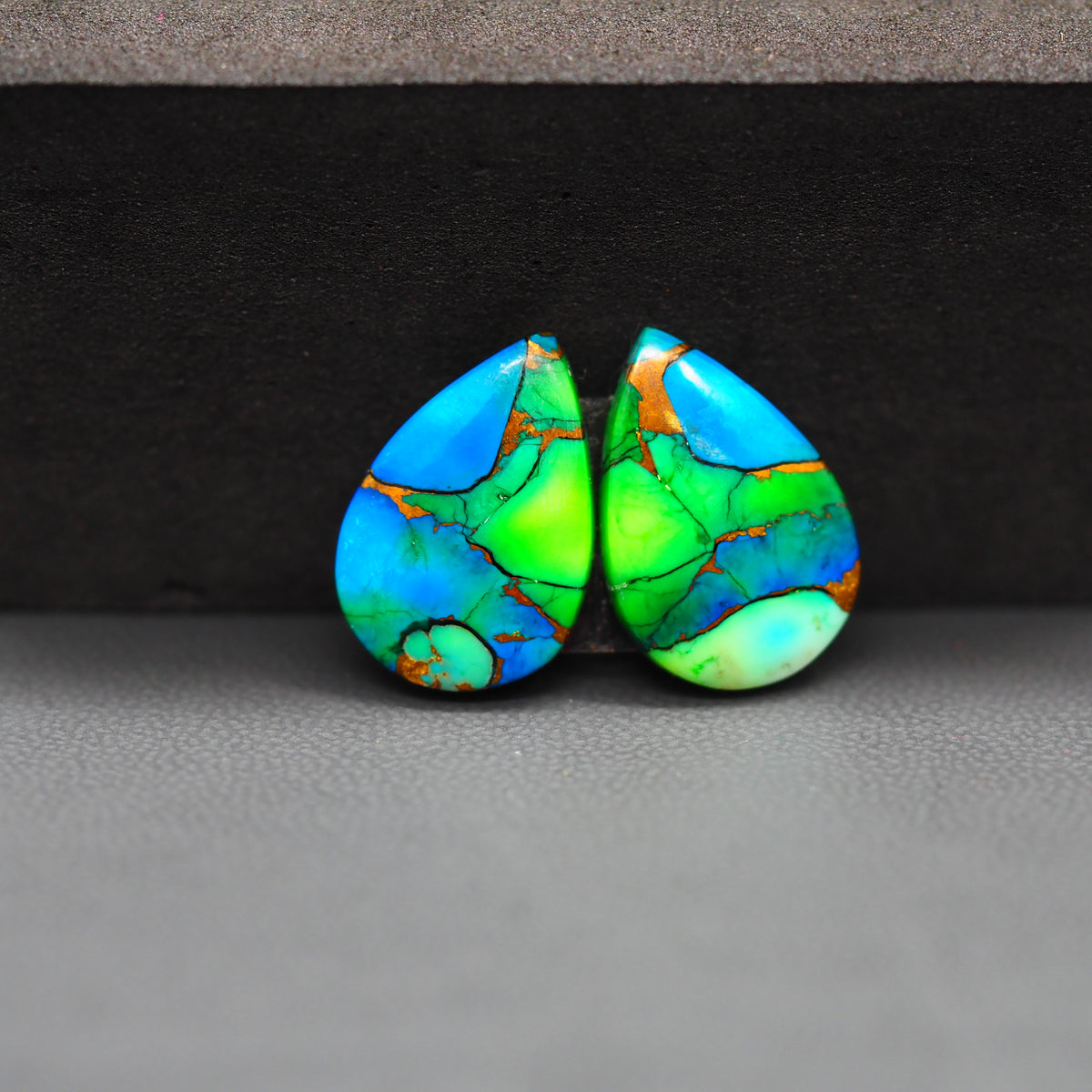 Peacock Dahlia composite pair 18x12x3mm 12.5ct pear cabochon - photo 4