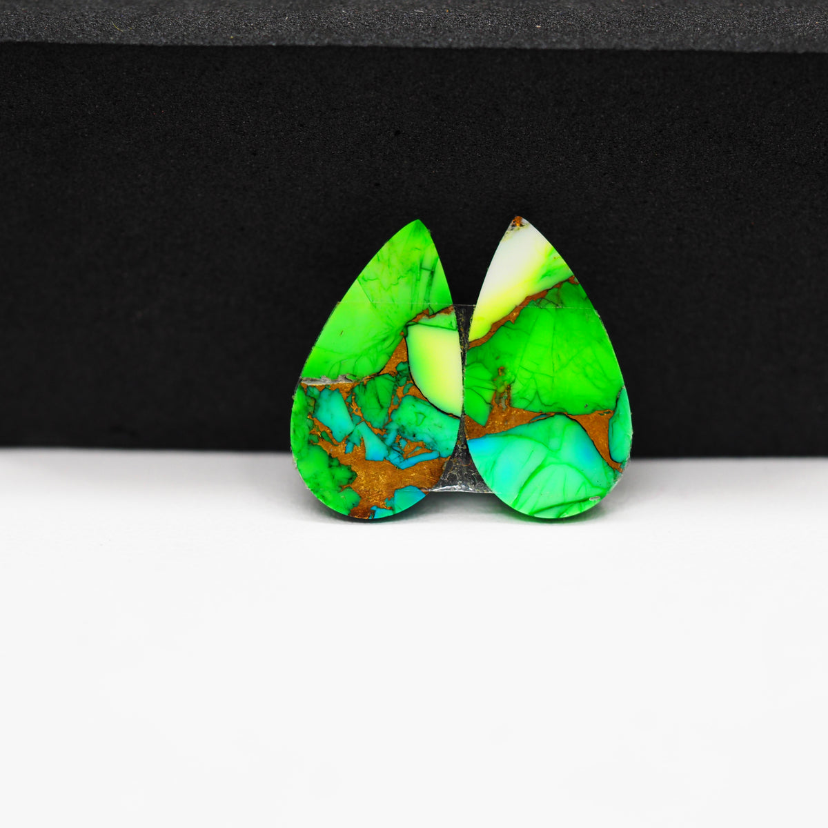 Peacock Dahlia composite pair 19x10x3mm 11ct pear cabochon - photo 3