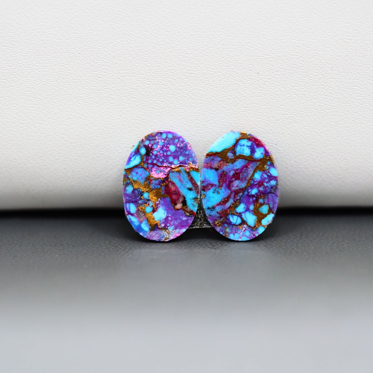 Stabilized Purple Mohave (Mojave) Turquoise oval cabochon pair 15x11x3mm 9.5ct - purple with blue Kingman turquoise nuggets - photo 3 - Pedra Gems.