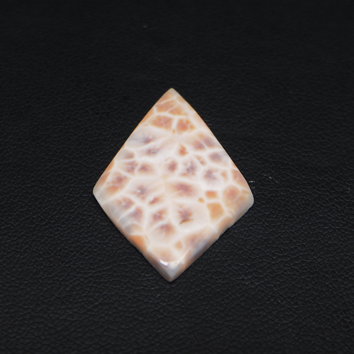 Natural Pink Natrolite (Thomsonite) Kite Cabochon 29x18x4mm 11.5ct - view 4 - Pedra Gems