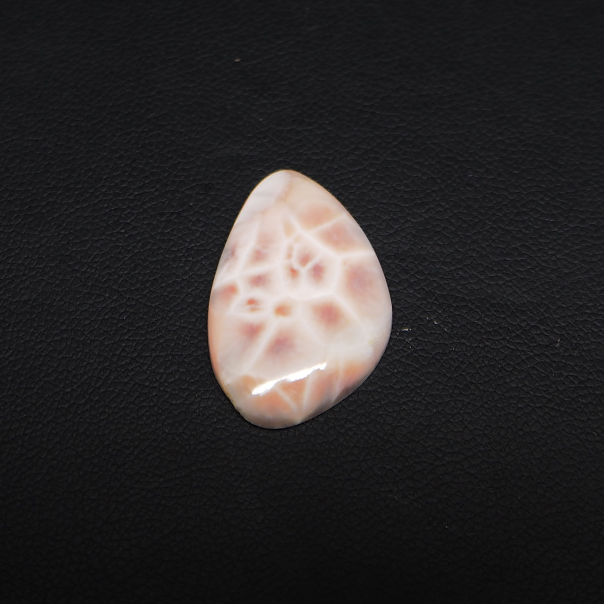 Natural Pink Natrolite (Thomsonite) Freeform Cabochon 24x16x6mm 9.5ct - view 4 - Pedra Gems