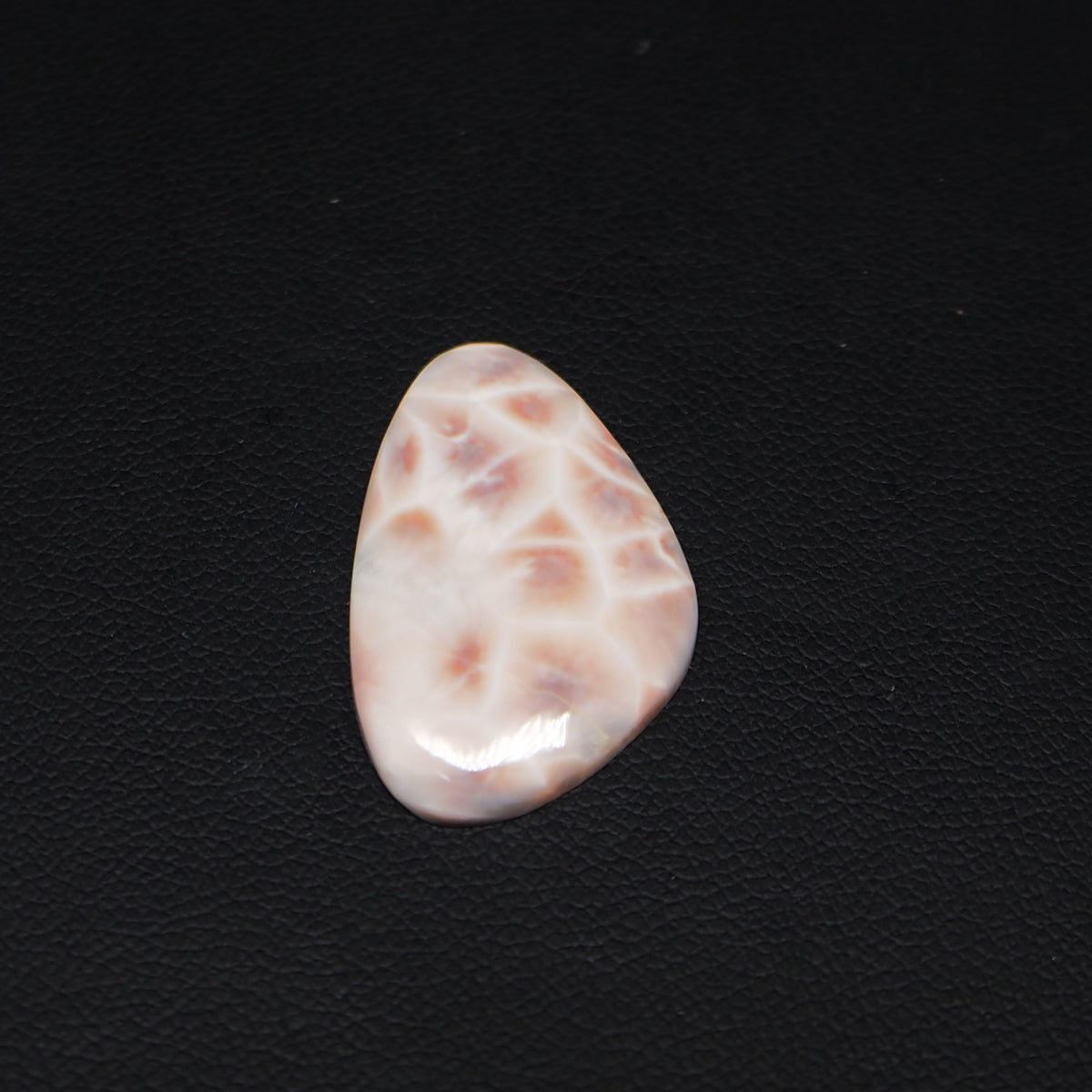 Natural Pink Natrolite (Thomsonite) Freeform Cabochon 26x17x4mm 11.5ct - view 4 - Pedra Gems