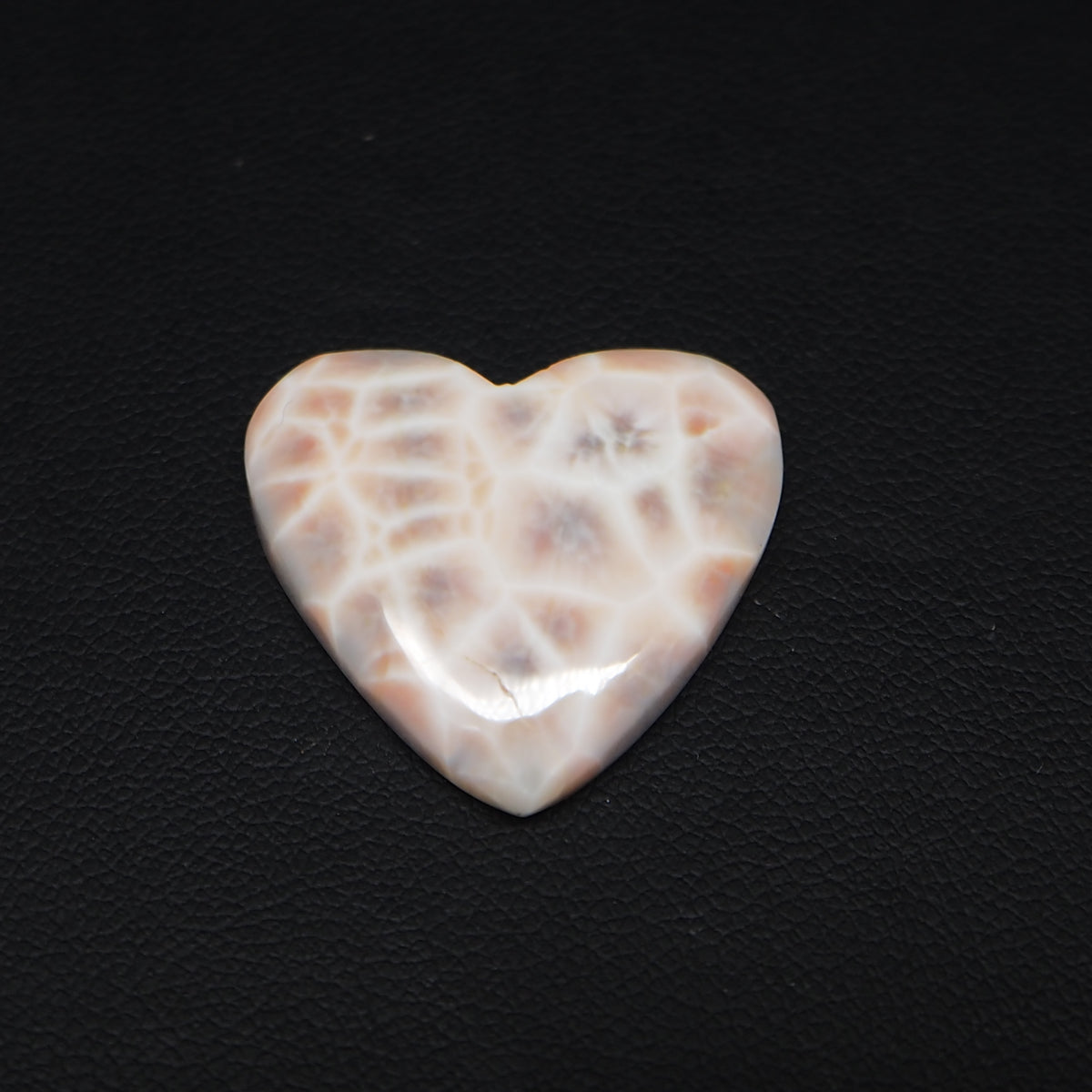 Natural Pink Natrolite (Thomsonite) Heart Cabochon 23x24x6mm 20ct - view 4 - Pedra Gems