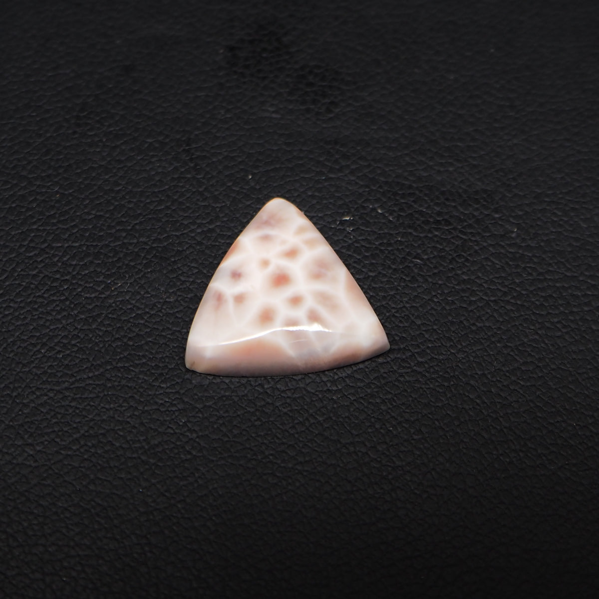 Natural Pink Natrolite (Thomsonite) Trillion Cabochon 14x14x4mm 4.5ct - view 4 - Pedra Gems