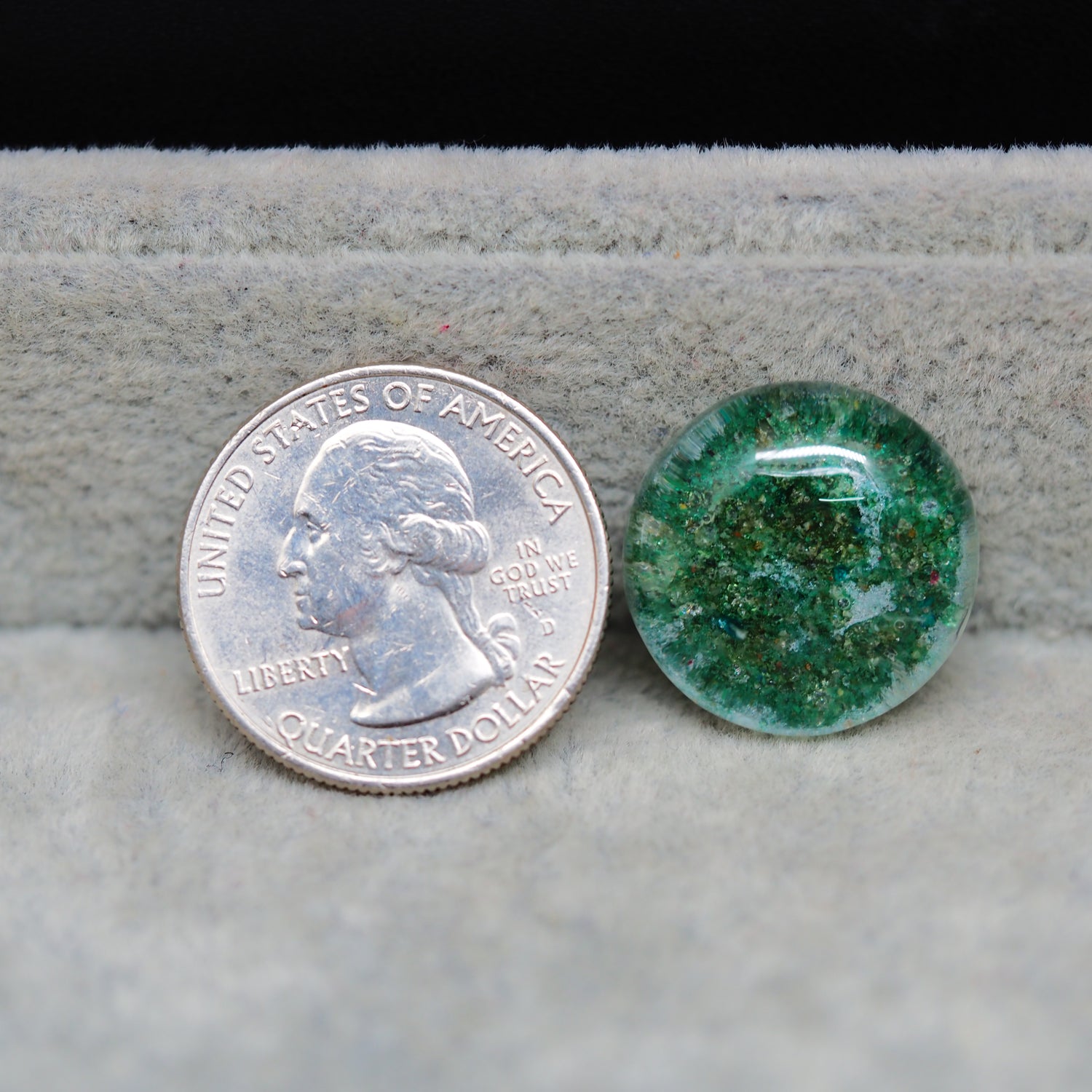 Garden quartz drill fill cabochon 20x20mm round deep green mineral fill Pedra Gems