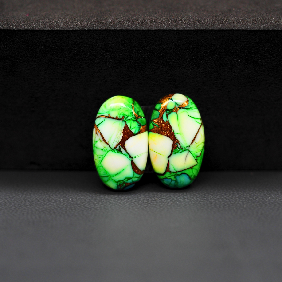 Peacock Dahlia composite pair 17x10x3mm 12ct oval cabochon - photo 2