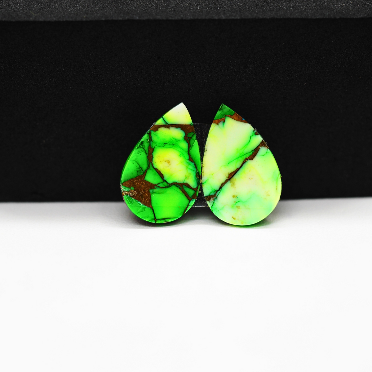 Peacock Dahlia composite pair 18x11x3mm 11ct pear cabochon - photo 3