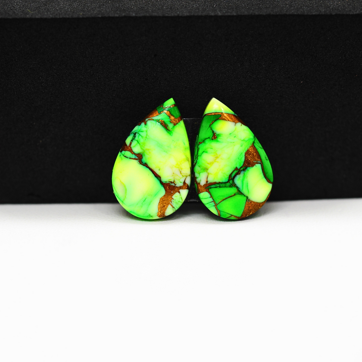 Peacock Dahlia composite pair 18x11x3mm 11ct pear cabochon - photo 2