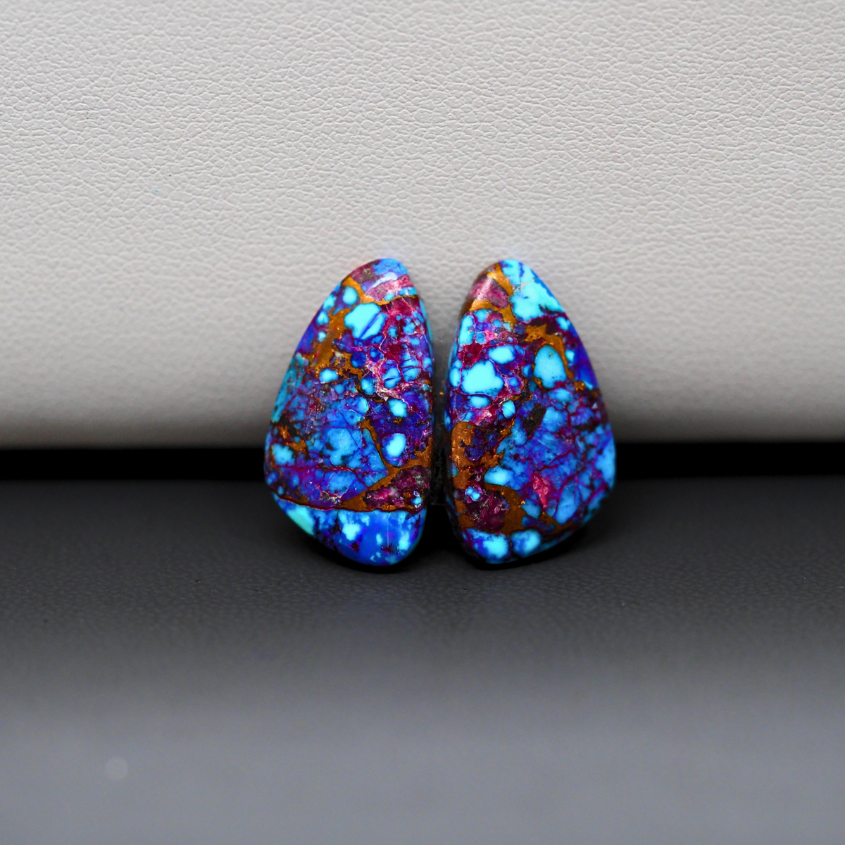Stabilized Purple Mohave (Mojave) Turquoise freeform cabochon pair 20x12x3mm 14ct - purple with blue Kingman turquoise nuggets - photo 2 - Pedra Gems.