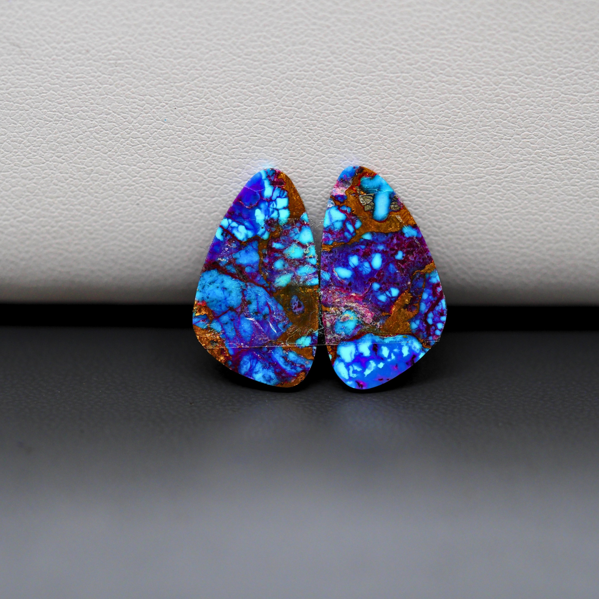 Stabilized Purple Mohave (Mojave) Turquoise freeform cabochon pair 20x12x3mm 14ct - purple with blue Kingman turquoise nuggets - photo 3 - Pedra Gems.