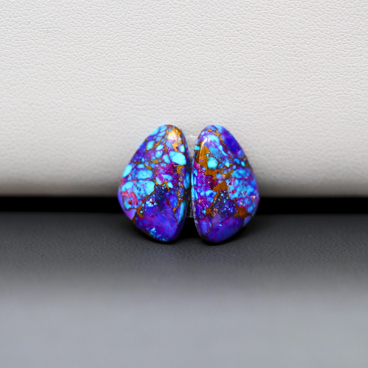 Stabilized Purple Mohave (Mojave) Turquoise freeform cabochon pair 16x11x3mm 9.5ct - purple with blue Kingman turquoise nuggets - photo 2 - Pedra Gems.