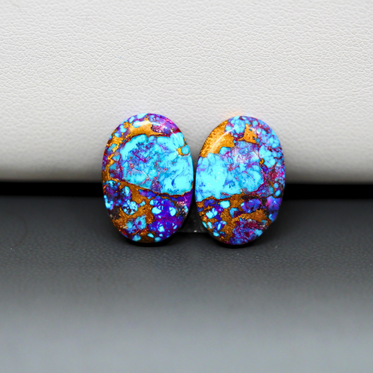 Stabilized Purple Mohave (Mojave) Turquoise oval cabochon pair 17x12x3mm 14ct - purple with blue Kingman turquoise nuggets - photo 2 - Pedra Gems.