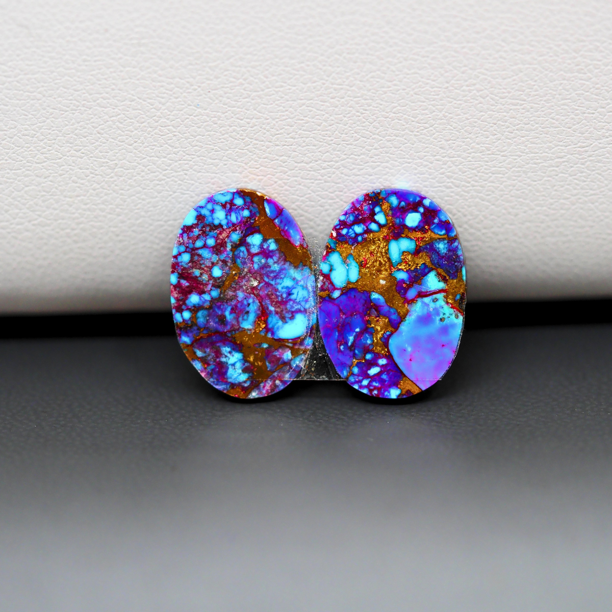 Stabilized Purple Mohave (Mojave) Turquoise oval cabochon pair 17x12x3mm 14ct - purple with blue Kingman turquoise nuggets - photo 3 - Pedra Gems.