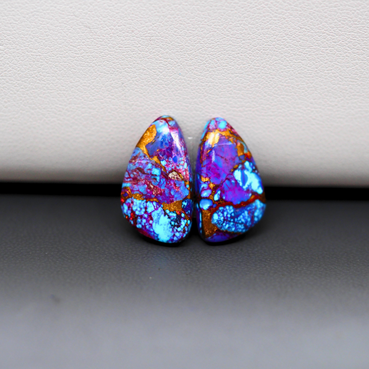 Stabilized Purple Mohave (Mojave) Turquoise freeform cabochon pair 19x11x4mm 12.5ct - purple with blue Kingman turquoise nuggets - photo 2 - Pedra Gems.