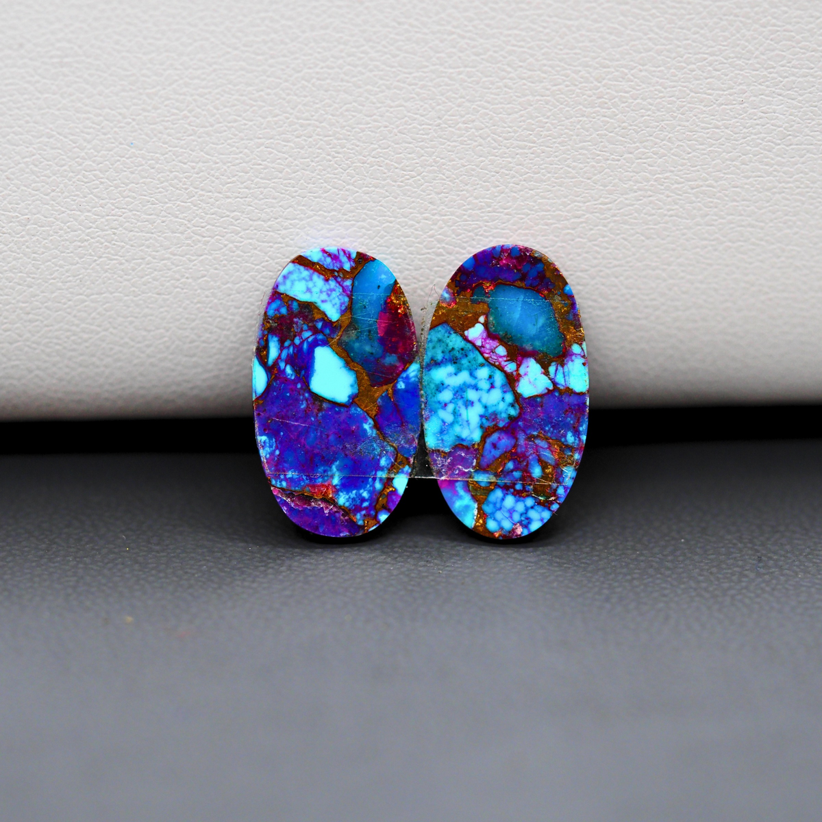 Stabilized Purple Mohave (Mojave) Turquoise oval cabochon pair 19x11x3mm 13ct - purple with blue Kingman turquoise nuggets - photo 3 - Pedra Gems.