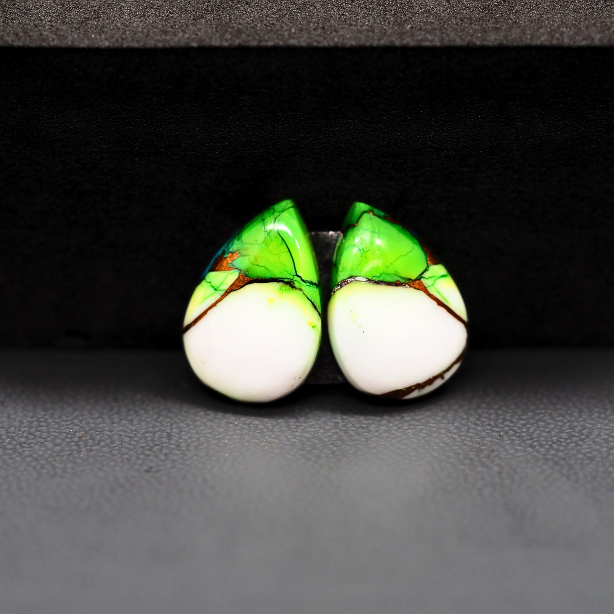 Peacock Dahlia composite pair 16x11x3mm 12ct pear cabochon - photo 2
