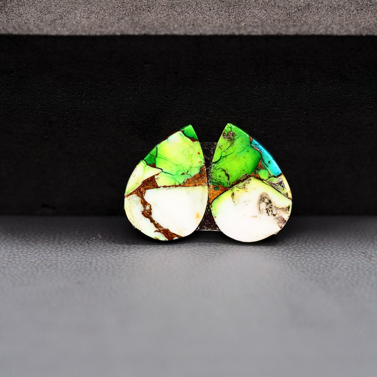 Peacock Dahlia composite pair 16x11x3mm 12ct pear cabochon - photo 3