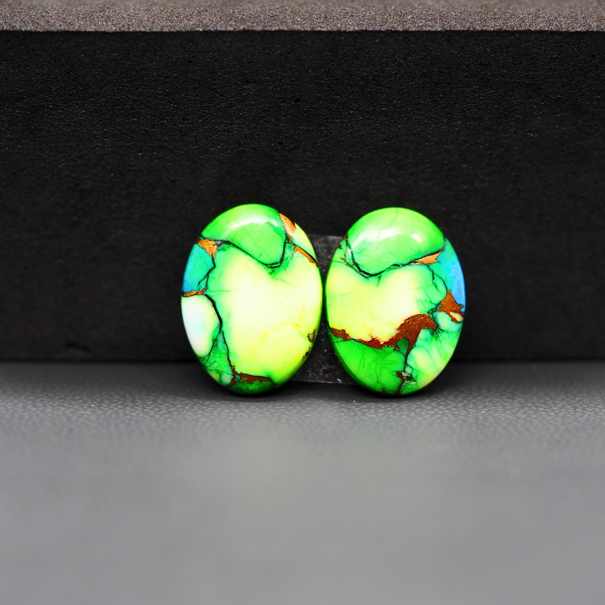 Peacock Dahlia composite pair 15x12x3mm 11ct oval cabochon - photo 2