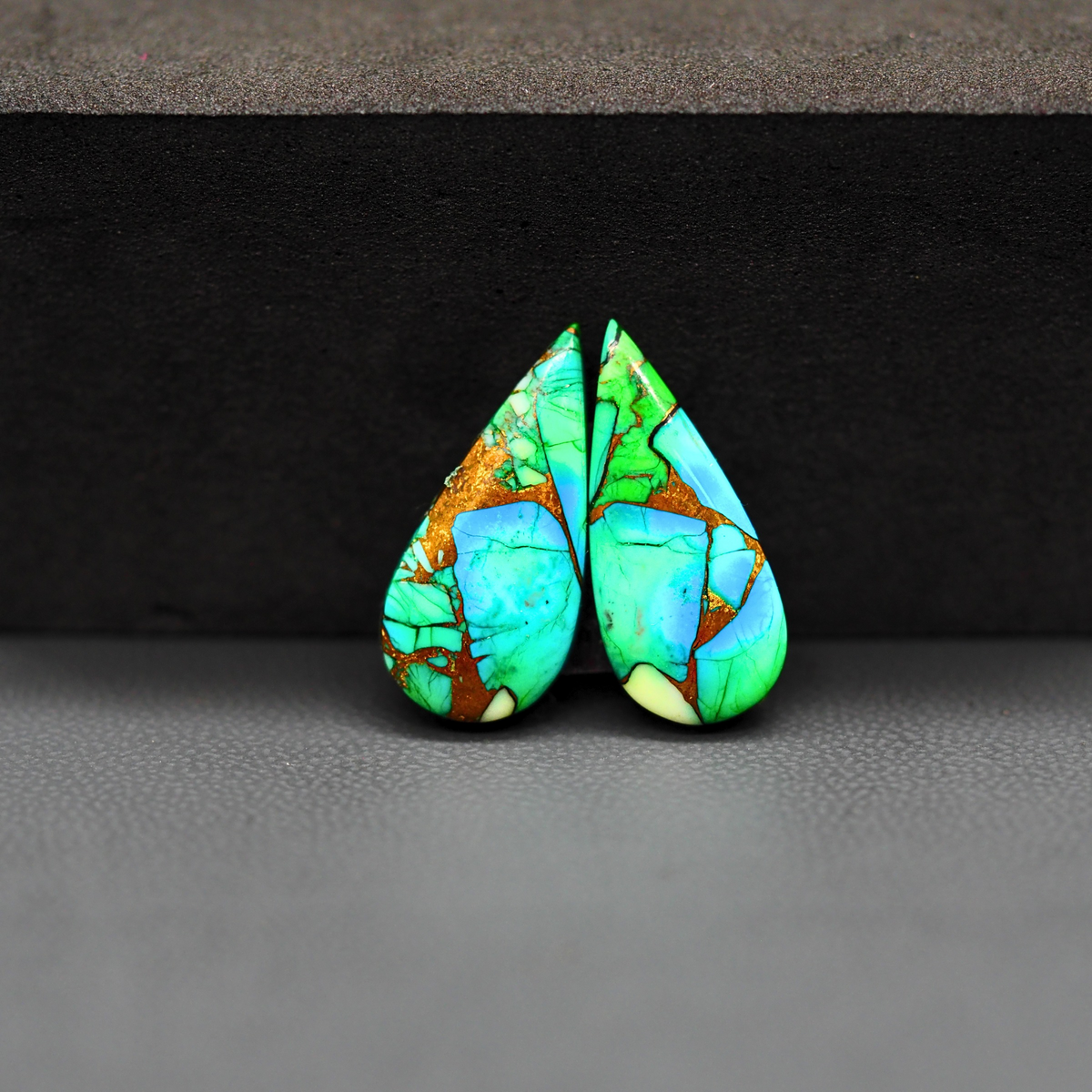 Peacock Dahlia composite pair 20x10x3mm 11ct pear cabochon - photo 2