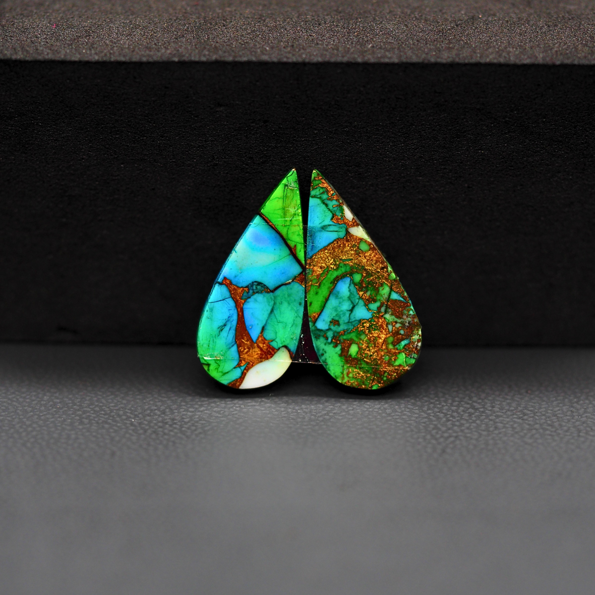 Peacock Dahlia composite pair 20x10x3mm 11ct pear cabochon - photo 3