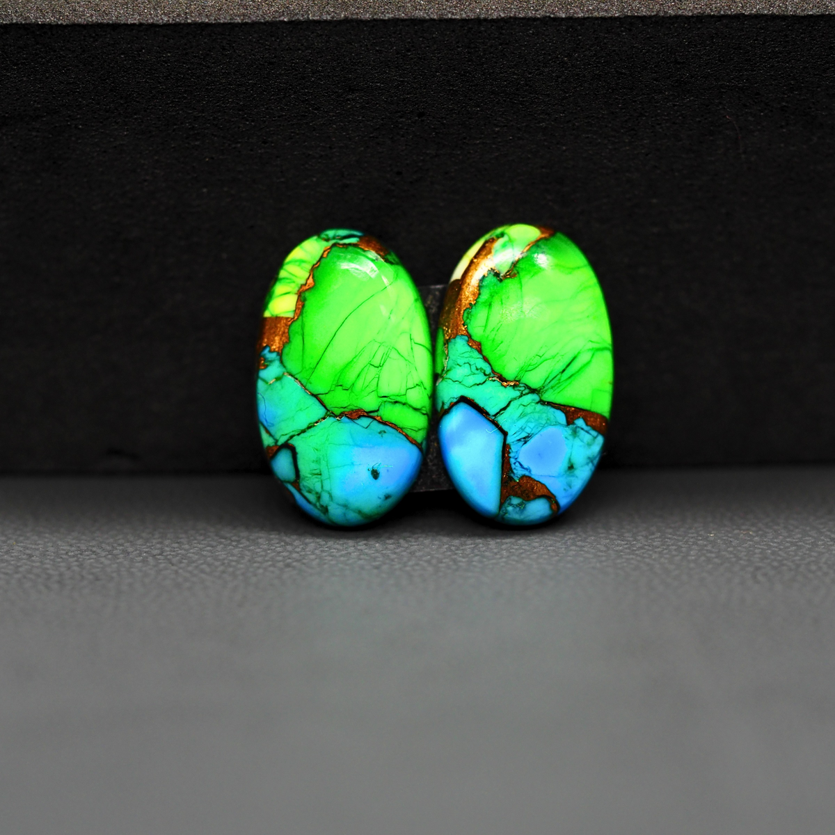 Peacock Dahlia composite pair 17x10x3mm 10.5ct oval cabochon - photo 2