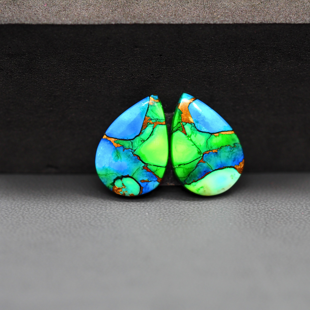 Peacock Dahlia composite pair 18x12x3mm 12.5ct pear cabochon - photo 2