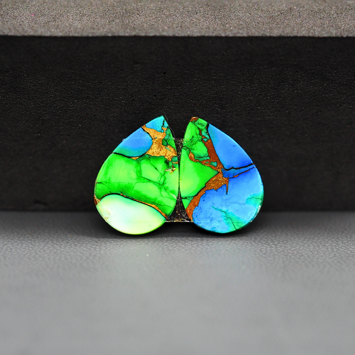 Peacock Dahlia composite pair 18x12x3mm 12.5ct pear cabochon - photo 3