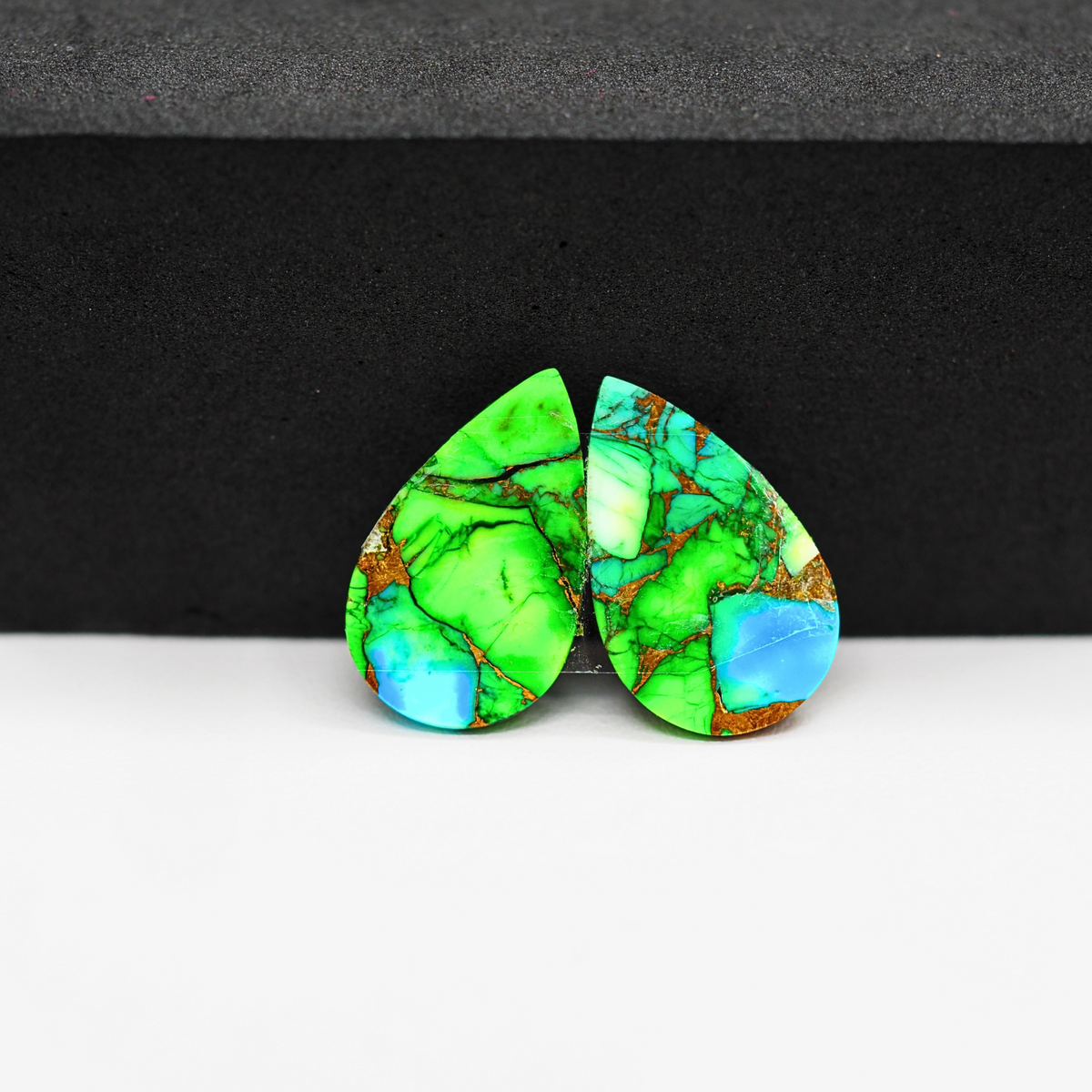 Peacock Dahlia composite pair 19x12x3mm 12ct pear cabochon - photo 3