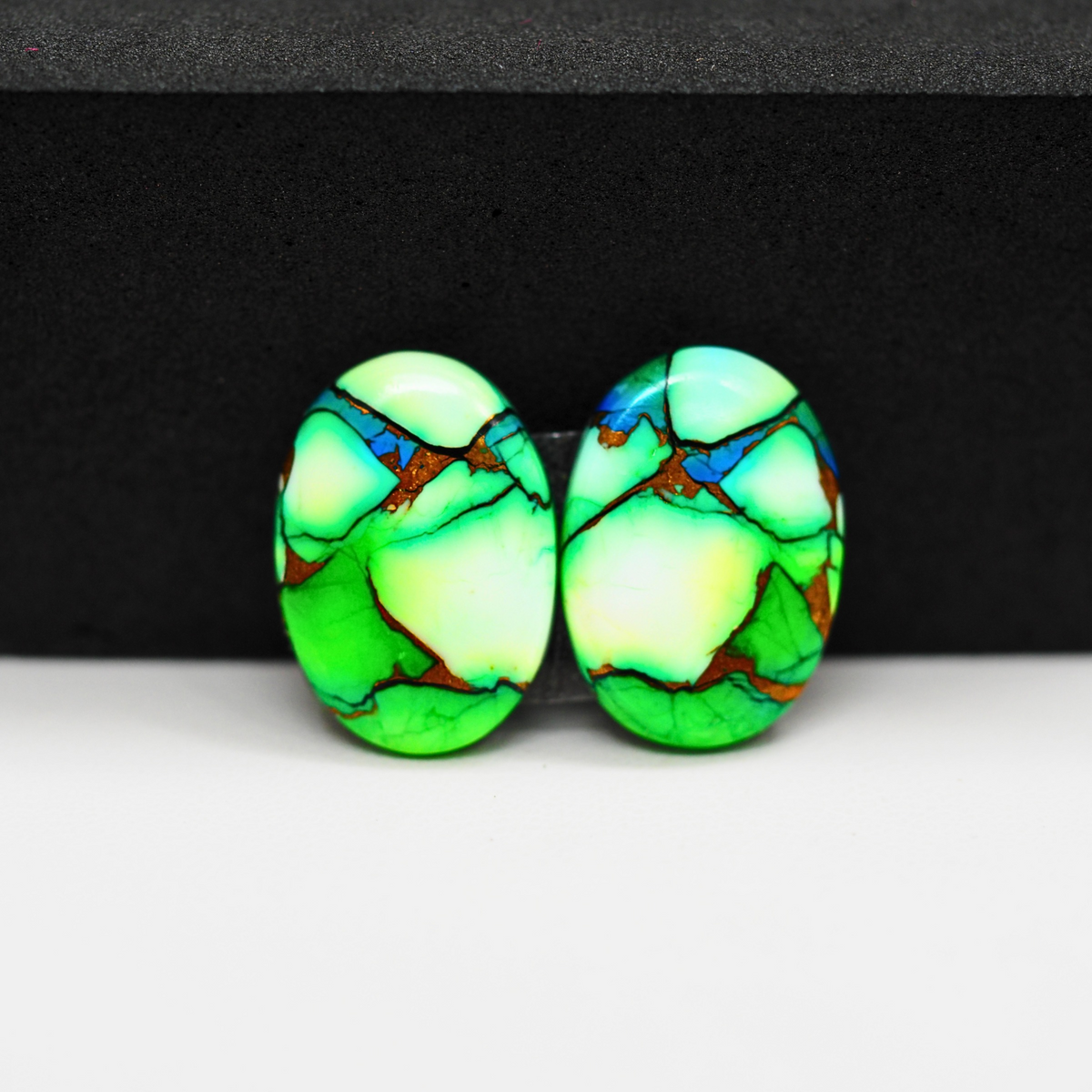 Peacock Dahlia composite pair 18x13x3mm 13.5ct oval cabochon - photo 2