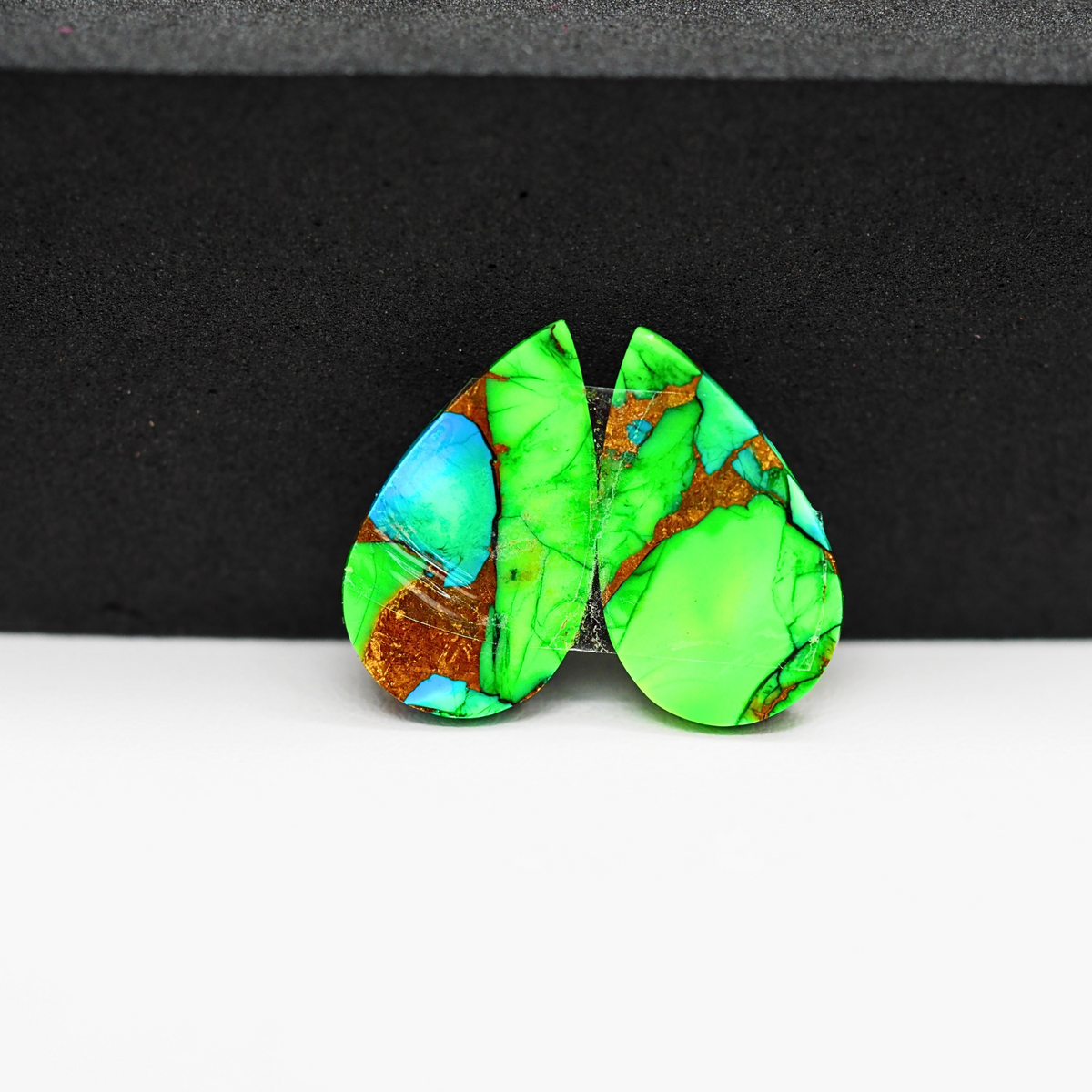 Peacock Dahlia composite pair 18x11x3mm 12ct pear cabochon - photo 3