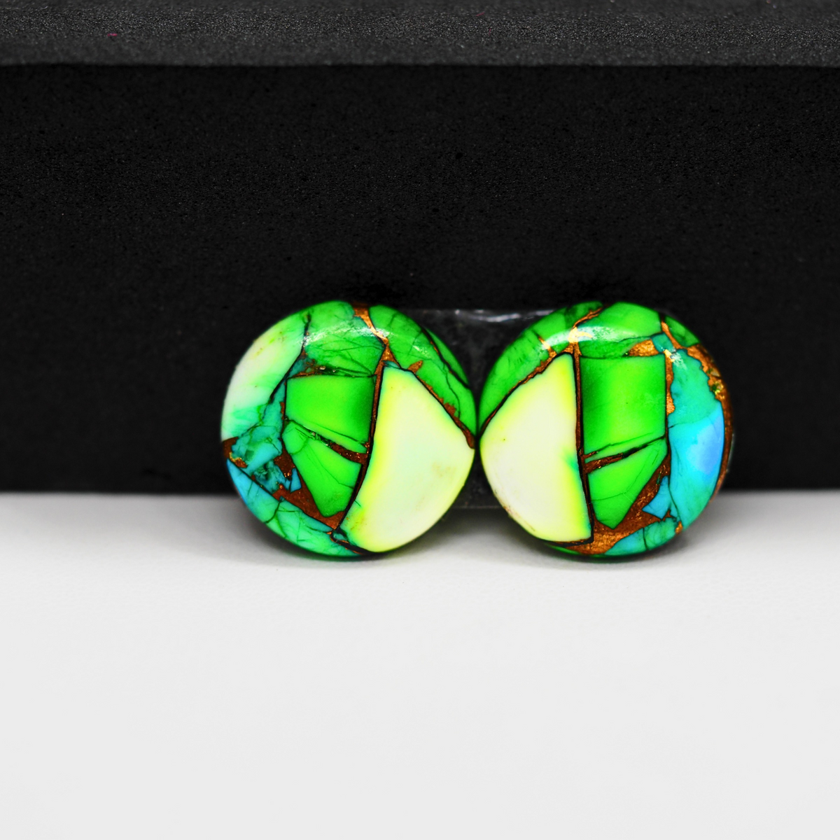 Peacock Dahlia composite pair 15x15x3mm 14.5ct round cabochon - photo 2