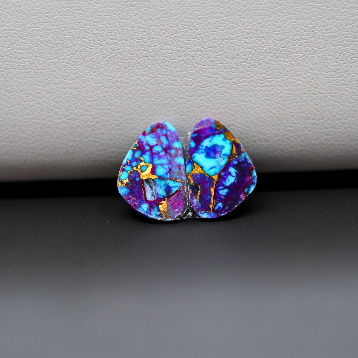 Stabilized Purple Mohave (Mojave) Turquoise freeform cabochon pair 14x10x3mm 7ct - purple with blue Kingman turquoise nuggets - photo 3 - Pedra Gems.