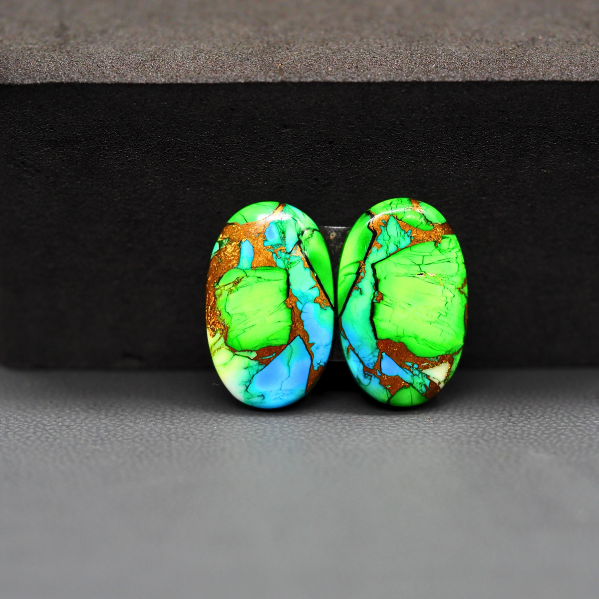 Peacock Dahlia composite pair 19x12x3mm 13.5ct oval cabochon - photo 2